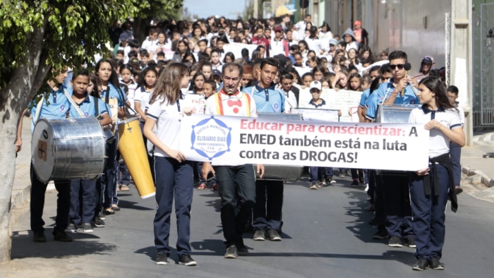 Estudantes participam de projeto de conscientização e combate ao uso de drogas